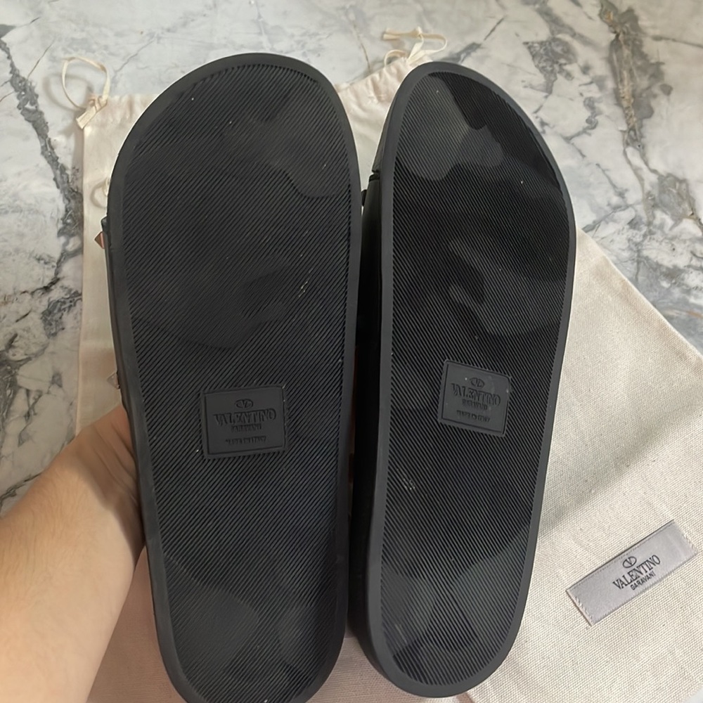 VALENTINO Rockstud Rubber Slider Sandal🖤 - Picture 8 of 15